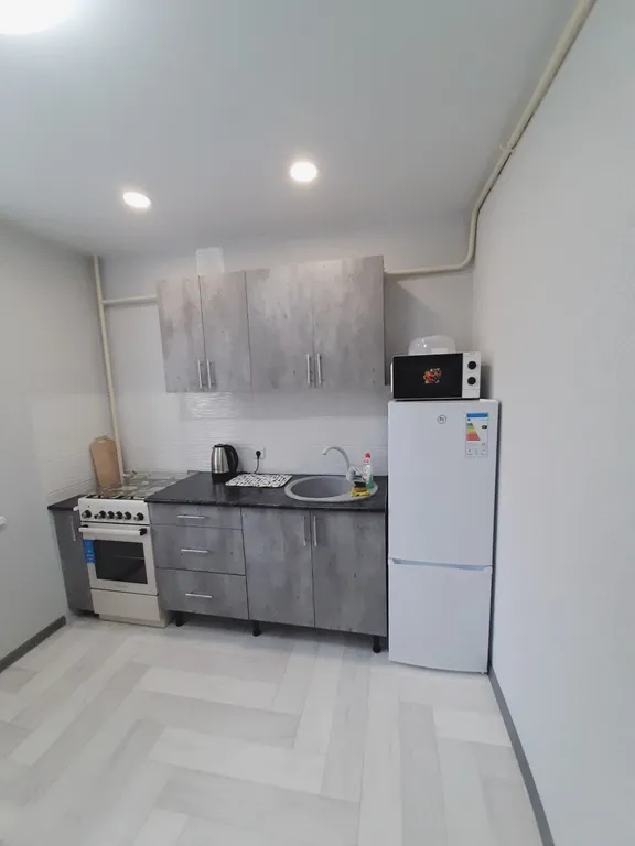 Квартира рядом с Ледовым комплексом Кристалл, бассейном Нефтяник