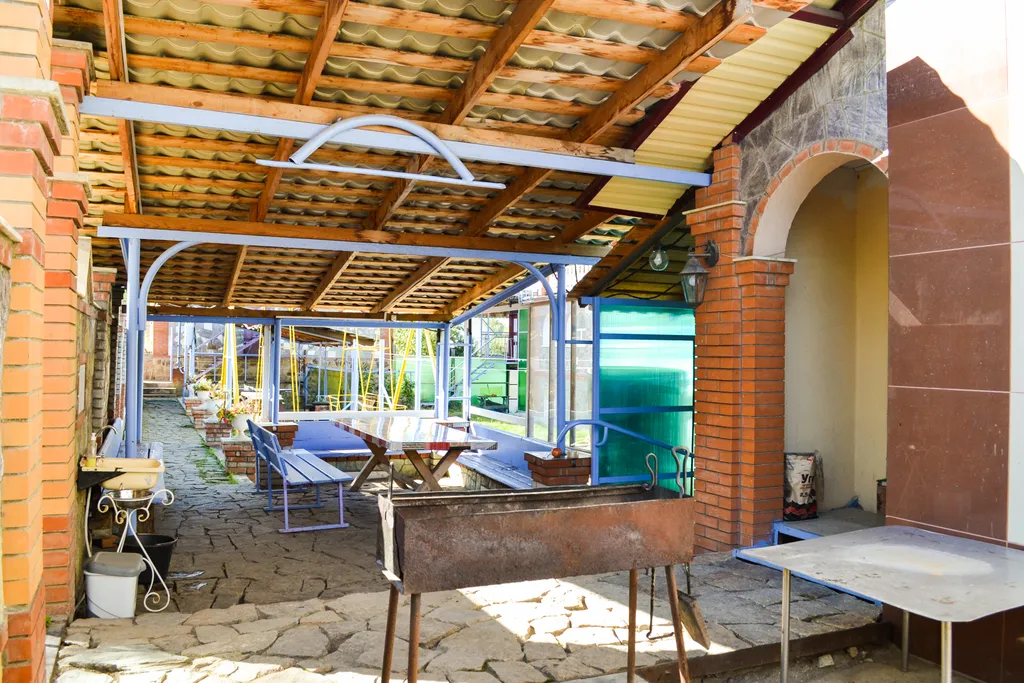 Просторный дом с новой баней и всей инфраструктурой для отдыха