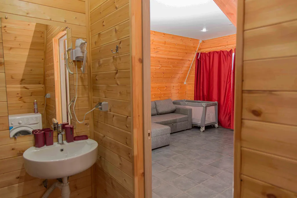 Коттеджи с баней и теплым бассейном