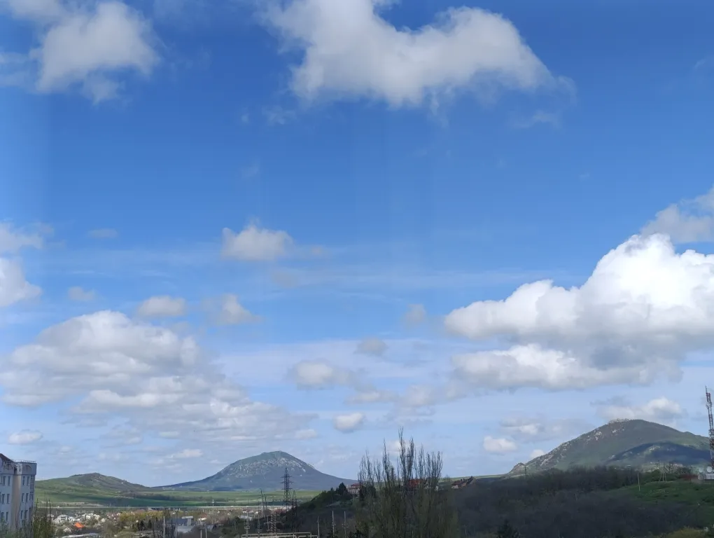 Уютная квартира с видом на горы в центре города