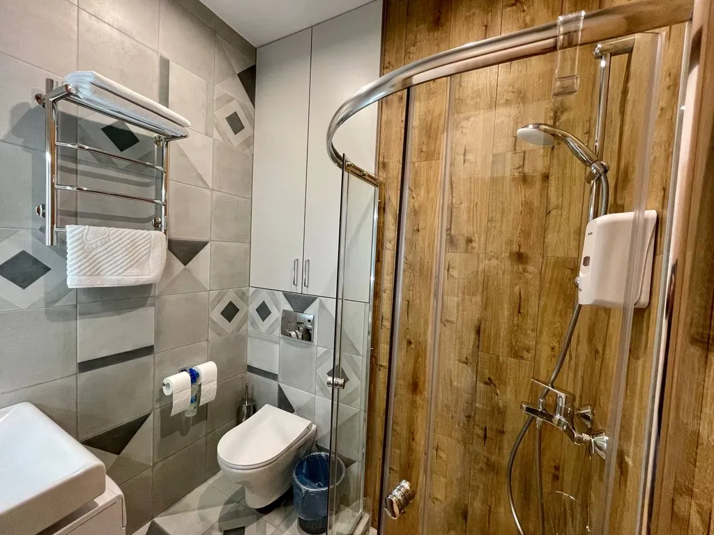 "В Гости!" на Запорожской 69  (1к студия №4 рядом с БЦ "Сити")