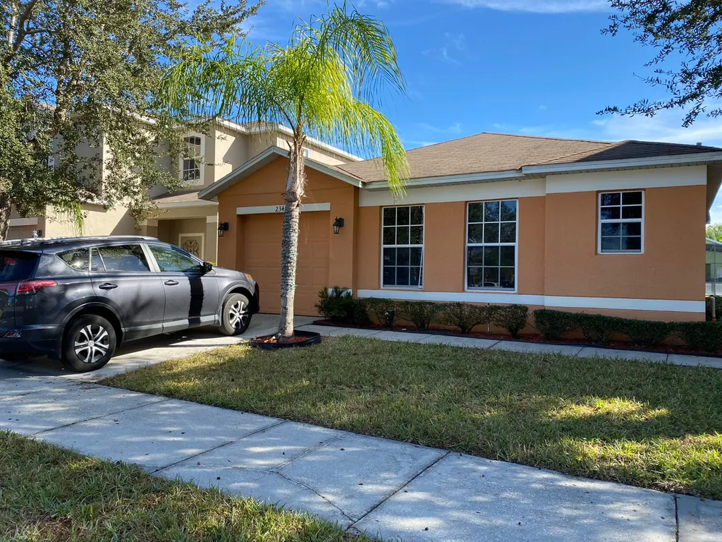 Уютный большой дом с бассейном недалеко от Диснейлэнда