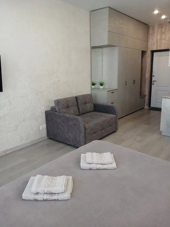 Новая квартира-студия бизнес класса с бассейном