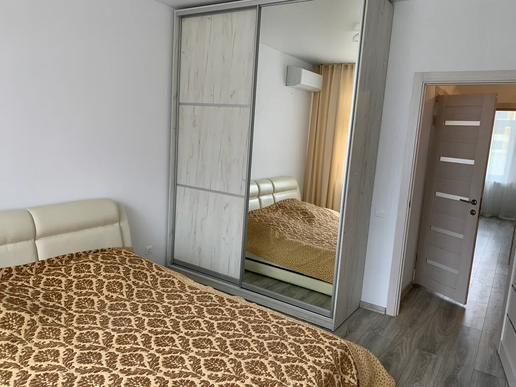 3 -комнатная квартира с бассейном во дворе