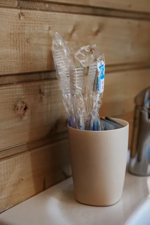 Дом на берегу пруда для четырёх человек