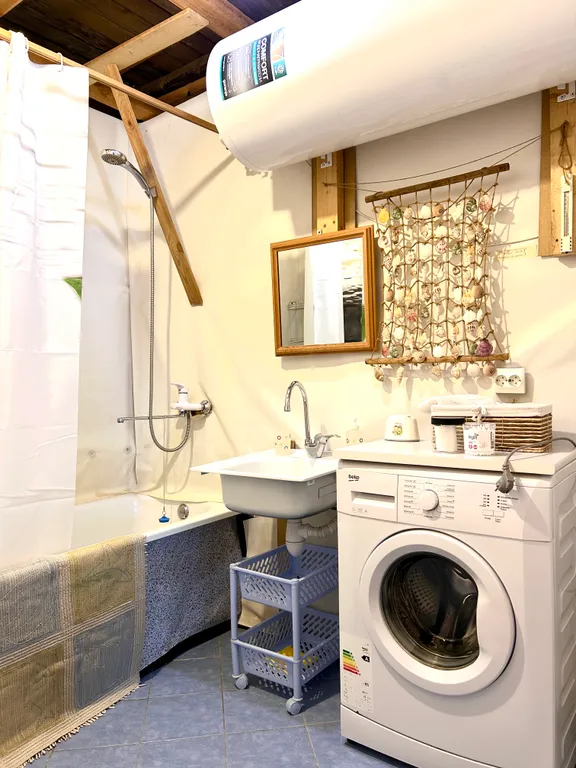 Большой коттедж с камином Гнездо