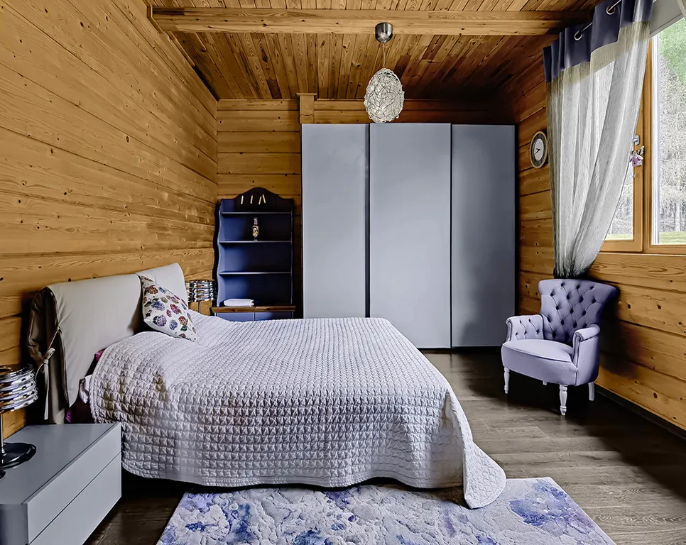 Коттедж с бассейном на берегу озера Порт Жемчужный