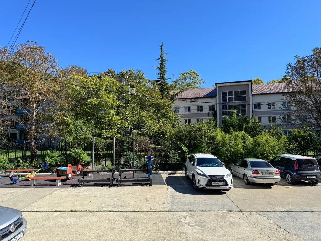 Квартира с балконом и видом на море