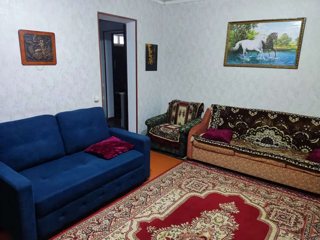 Двухэтажная дача с бассейном