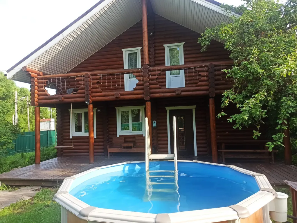 Уютный бревенчатый дом Life veranda на берегу пруда с баней на дровах