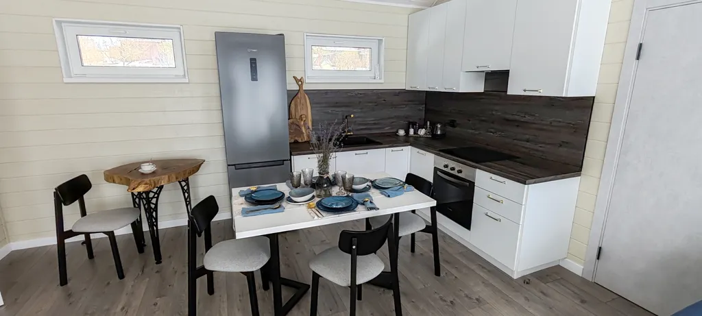 Дом рядом с озером