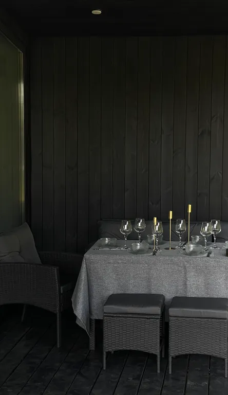 Домик на Новогодние праздники с панорамными окнами в лесу