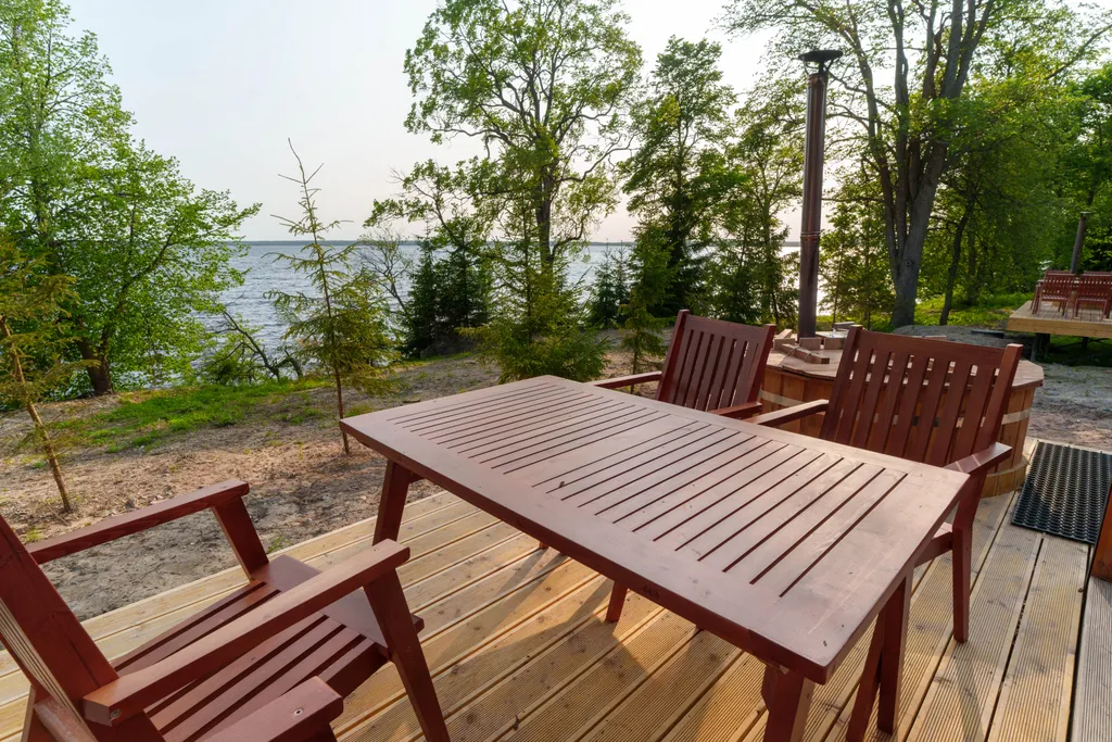 Коттедж Четырёхместный барнхаус на берегу озера — Плодовое