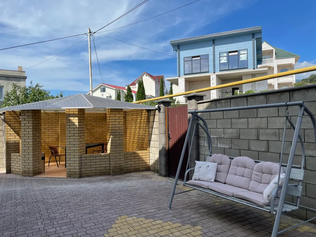 Дом с бассейном для большой компании