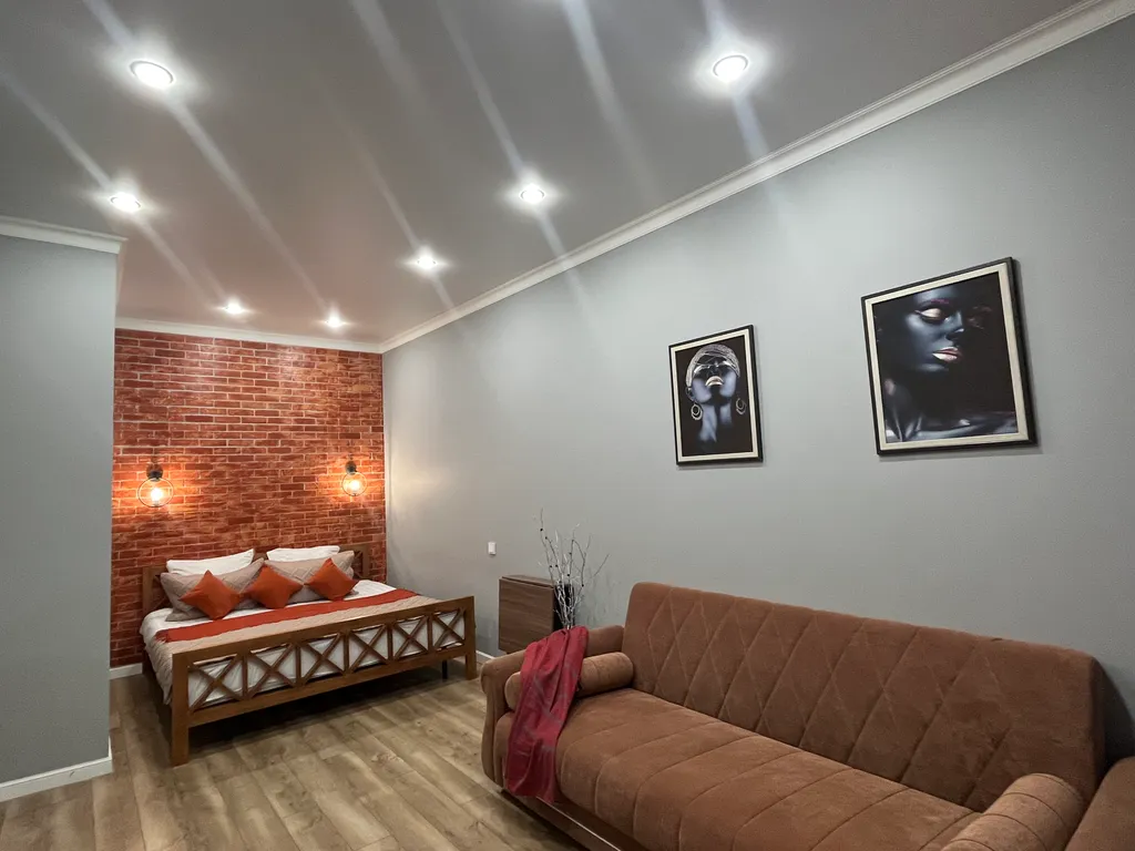 Современная красивая и яркая квартира