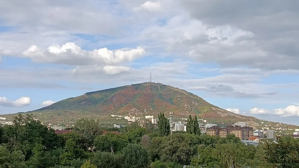 Уютная квартира у реки с панорамным видом на горы Машук и Бештау