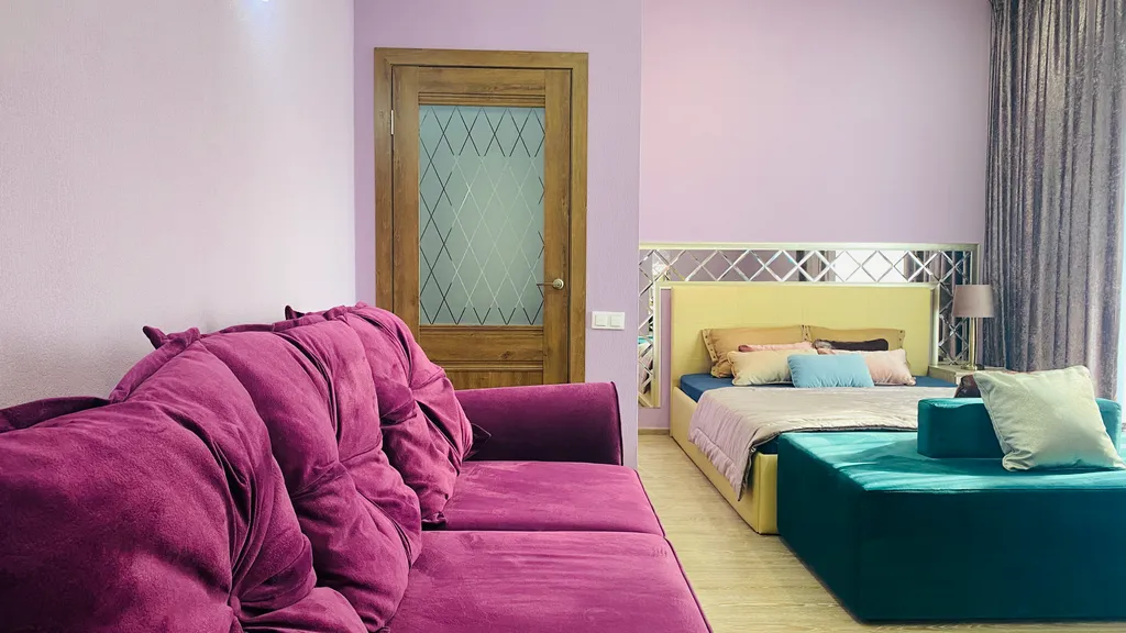 Просторная квартира с лоджией на площади Революции