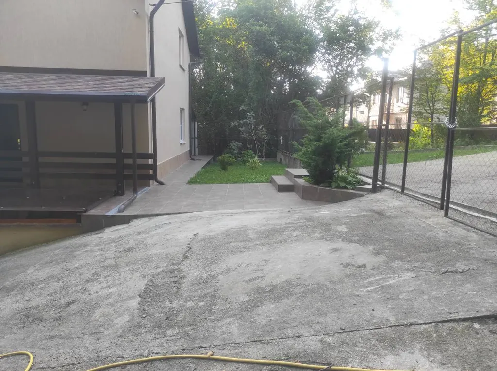 Уютный дом в тихом месте