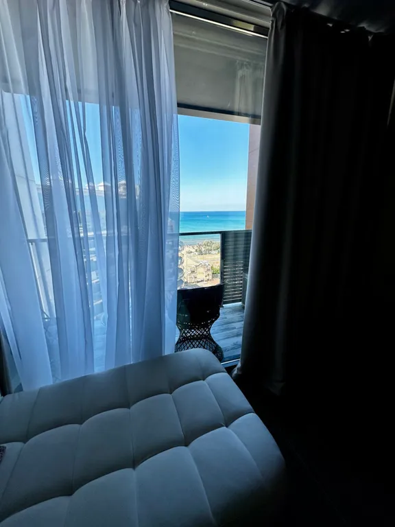 Шикарные апартаменты на берегу моря