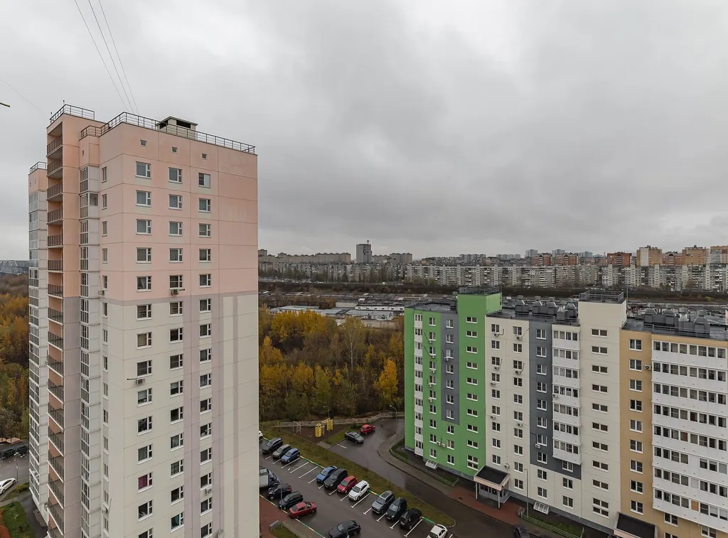 Уютная студия с качелью, у озера