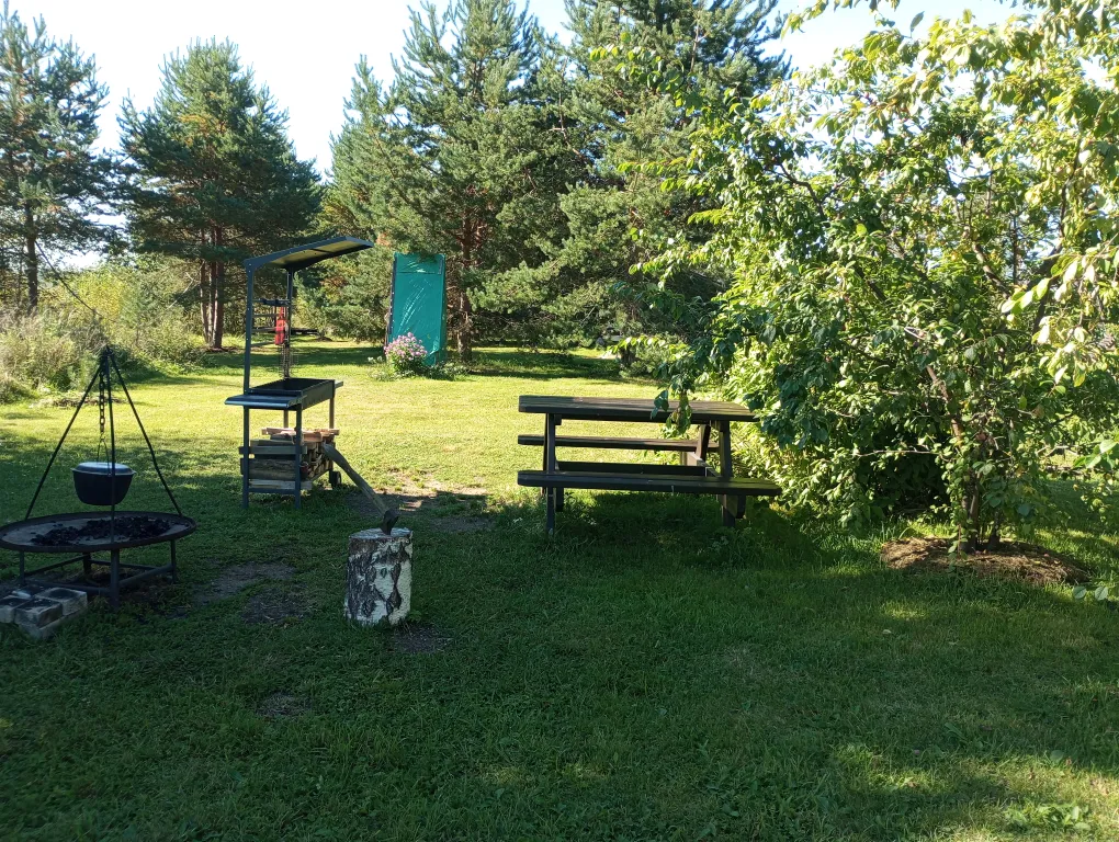 Домик у озера