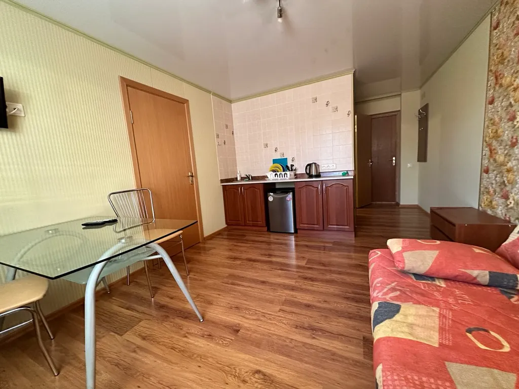 Двухкомнатный апартамент рядом с бассейном