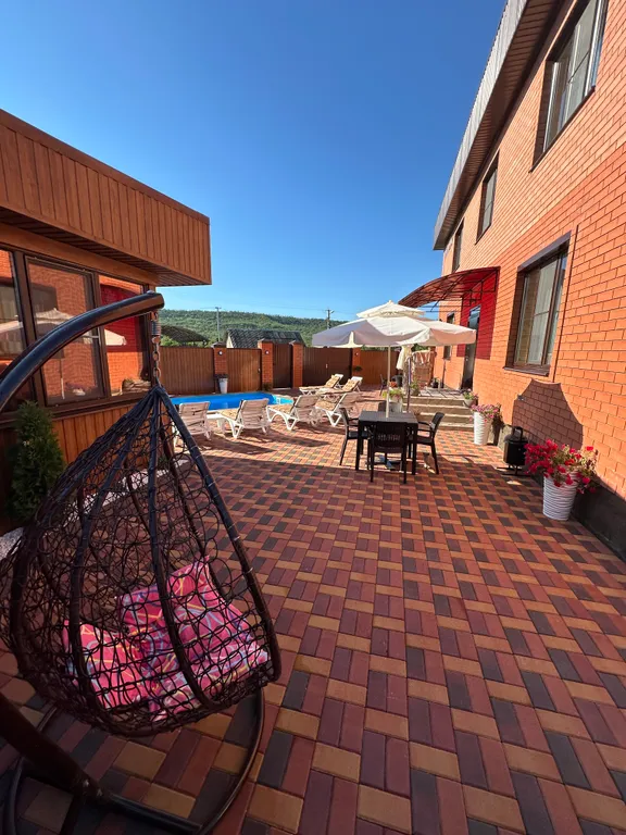 Дом с бассейном и баней