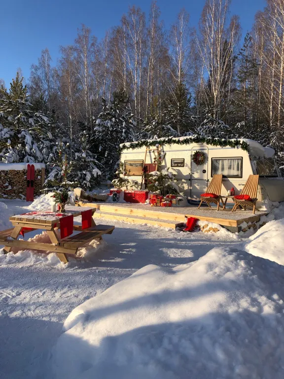 Новогодний трейлер на колесах с фотозонами