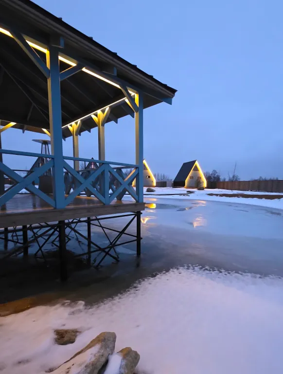 Дом на берегу реки