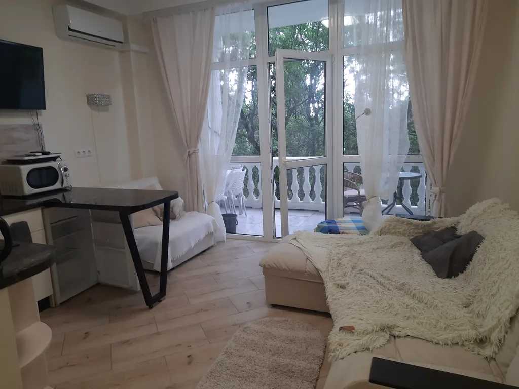 Уютная квартира на главной улице города близ моря — аренда посуточно в Алупка