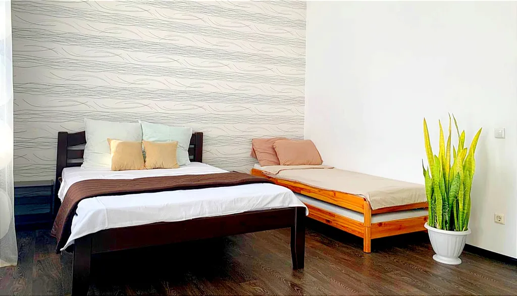 Новые апартаменты в центре с видом на пруд