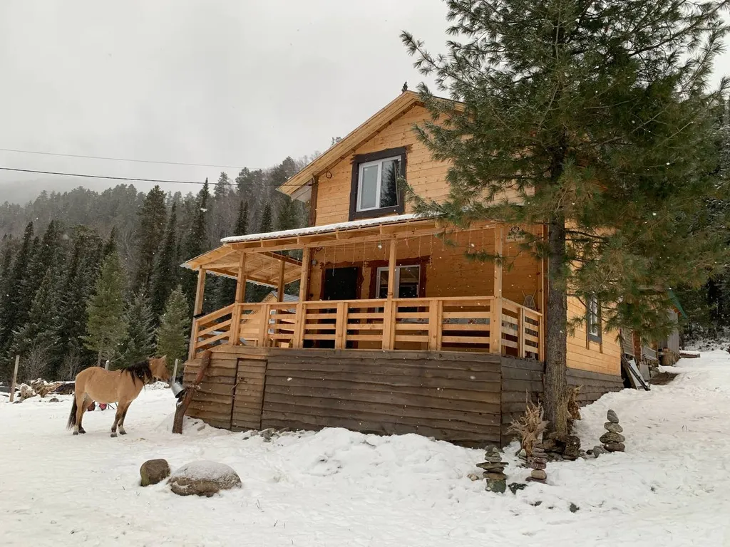 Коттедж Дом в лесу с видом на горы рядом озеро Телецкое и река Бия — аренда посуточно в Артыбаш