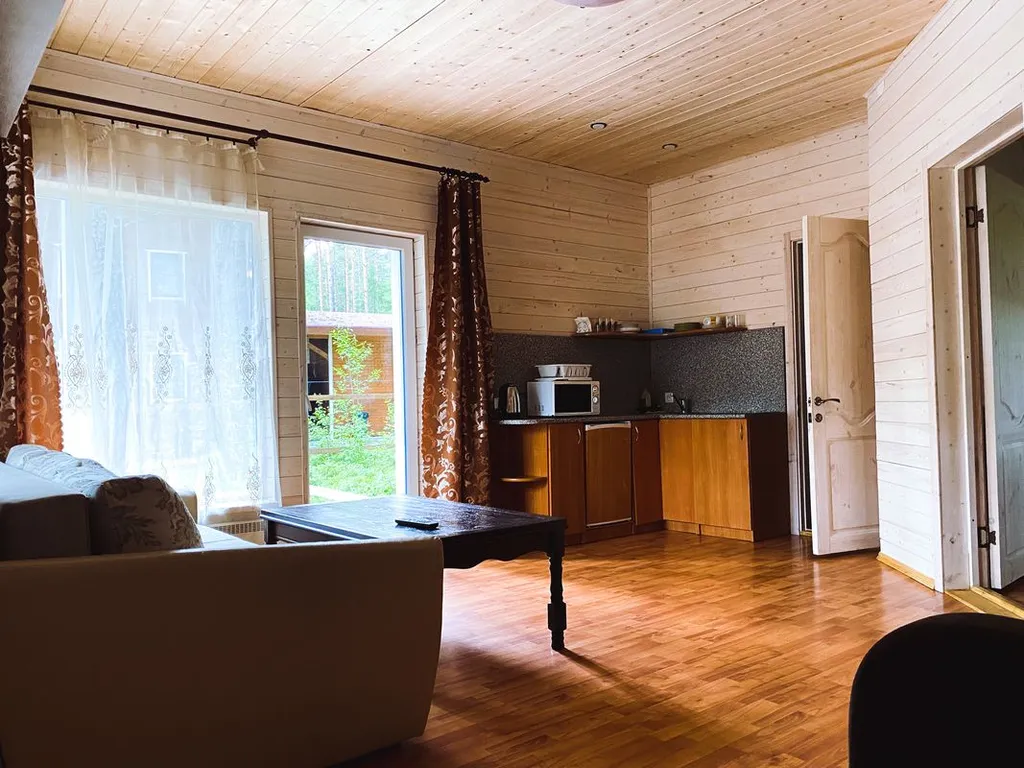 Гостевой дом с панорамными окнами и открытой террасой