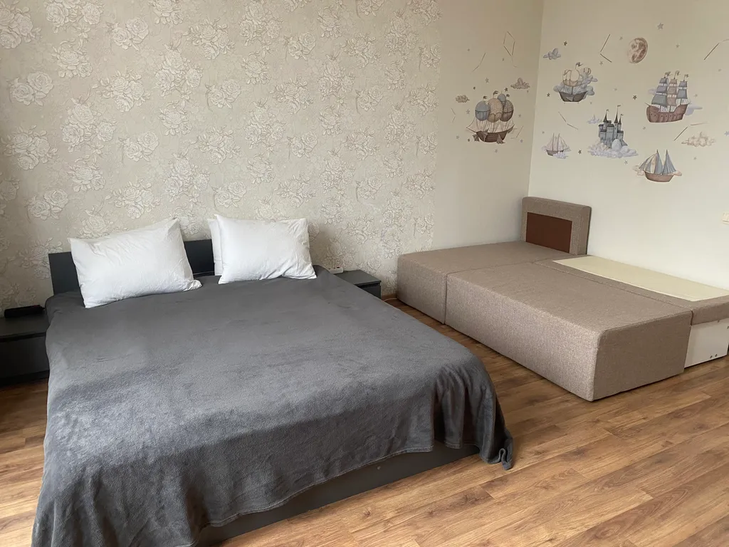 Квартира с эркером и видом на яблоневый сад