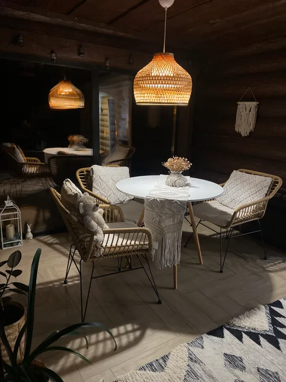 Сказочный дом в лесу