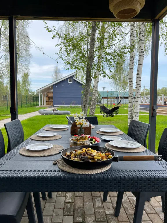 Дом на берегу лесного озера