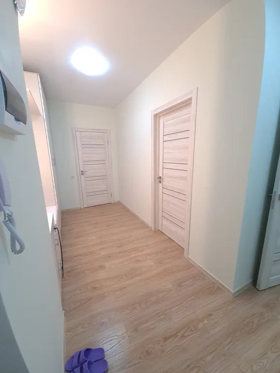 Новая евротрешка в центре города с красивым видом из окон