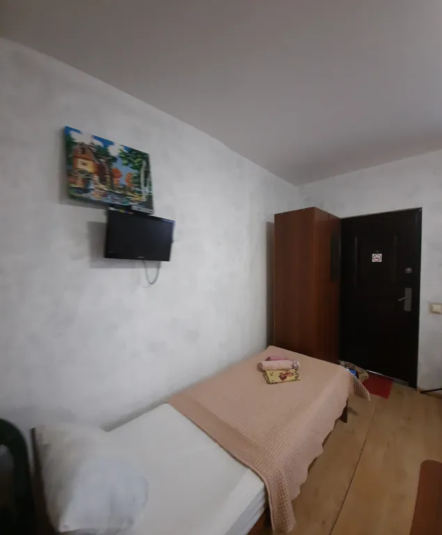 Квартира Уютная комната с удобствами, отдельный вход со двора, бассейн — Кучугуры