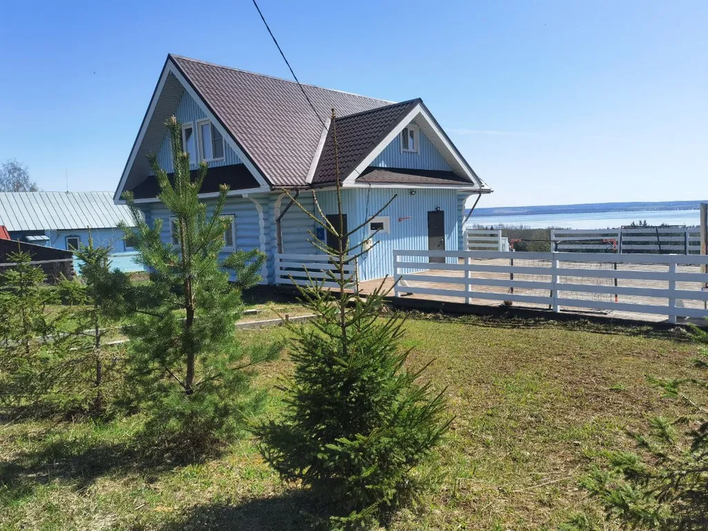 Двухэтажный дом с видом на Галичское озеро