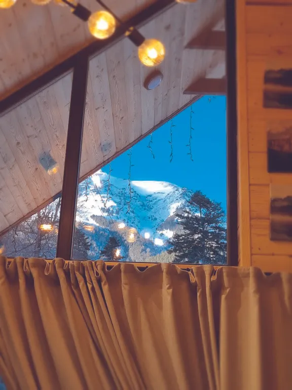 Улучшенный коттедж с видом на горы