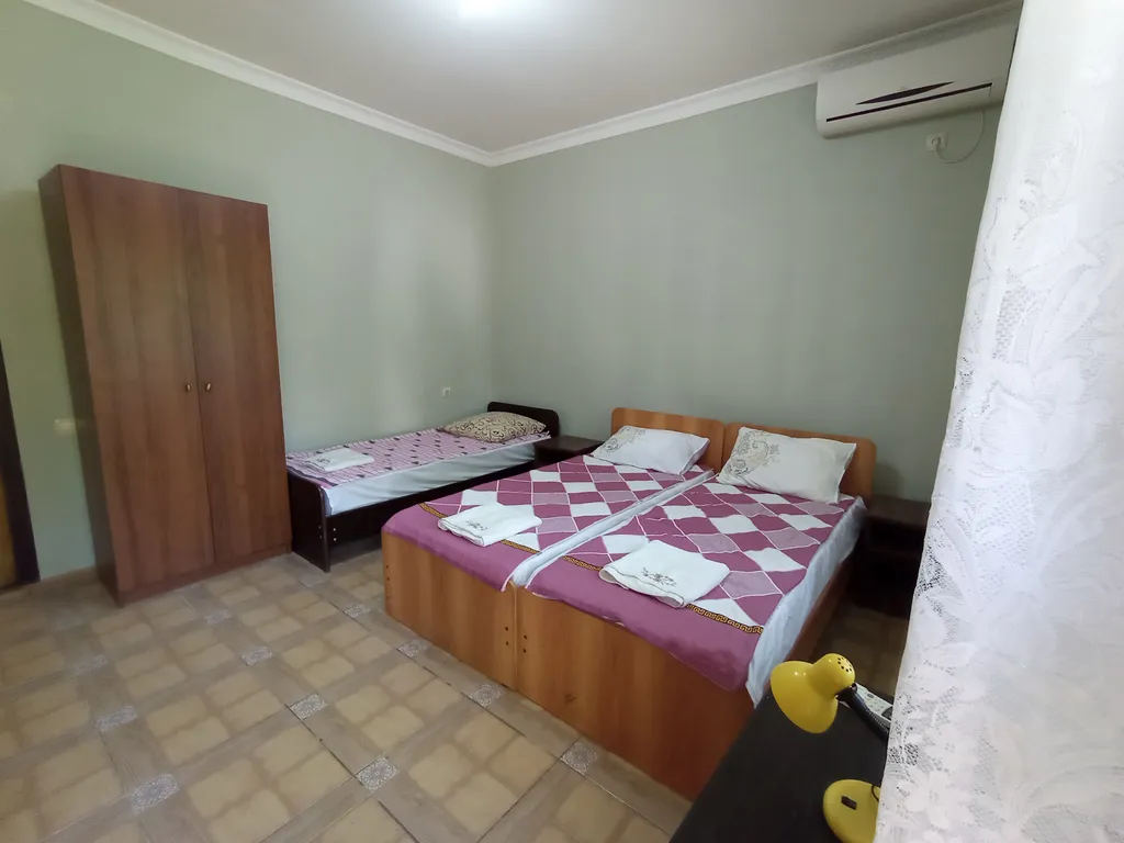 Коттедж в саду у Веры