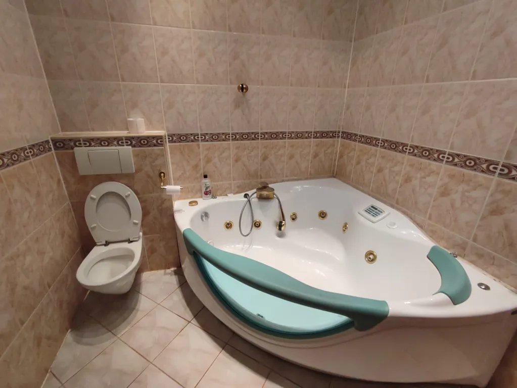 Квартира Шикарная меблированная комната в готическом замке в центре Москвы — Москва