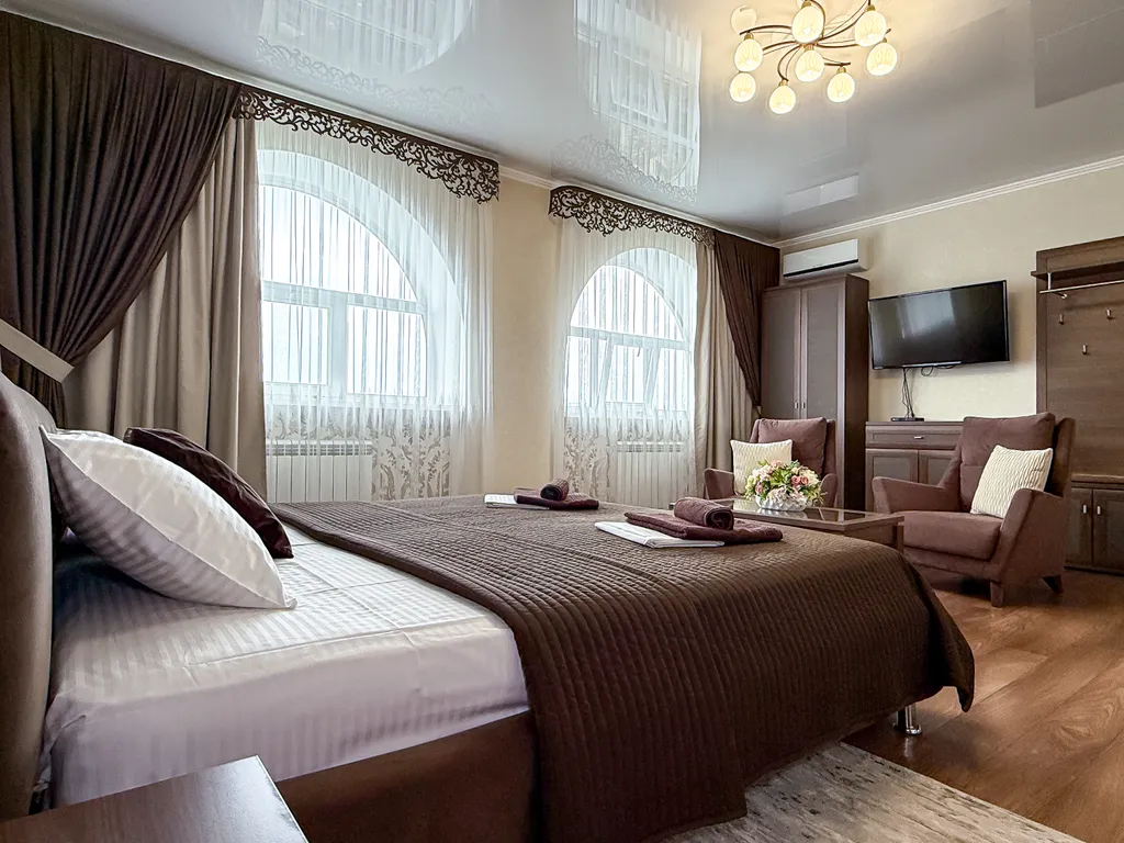 Просторный дом с видом на море и горы