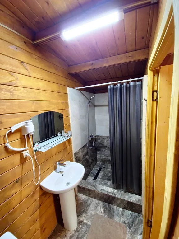 Коттедж Эко домик с парковкой возле горной реки — Гагра