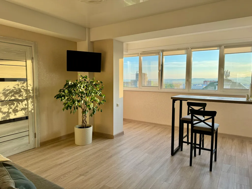 Светлая уютная евро двушка с красивым видом на закат