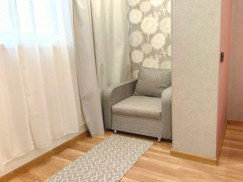 Просторная студия рядом с большим торговым центром