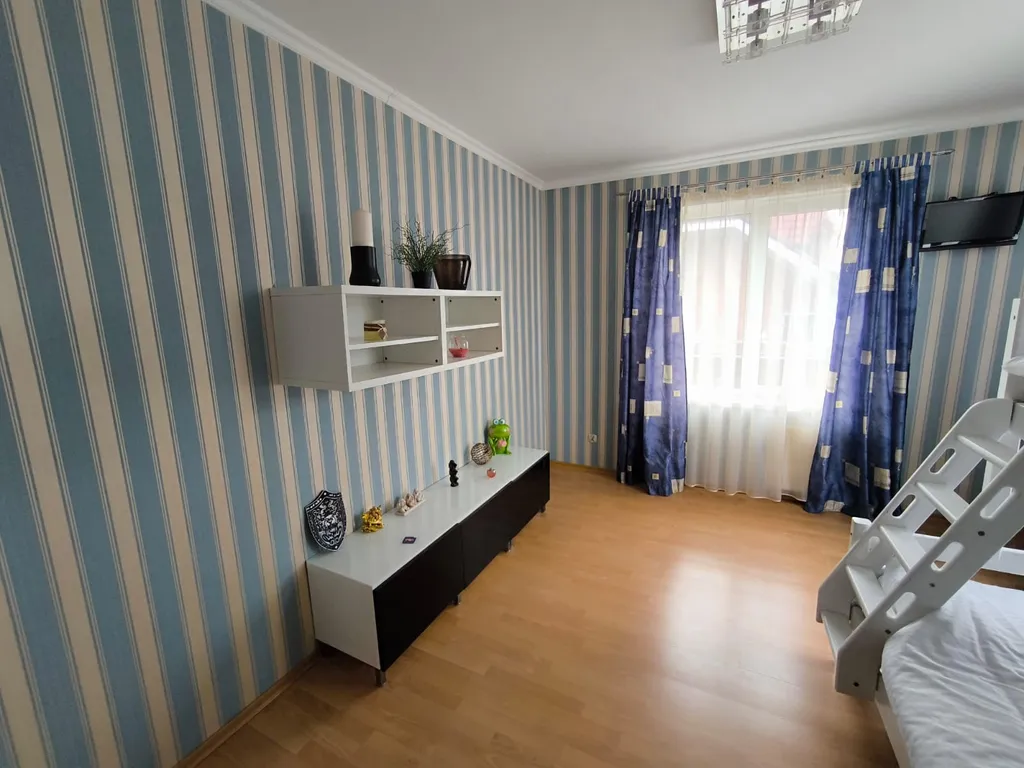 Уютный дом с бассейном, сауной и камином