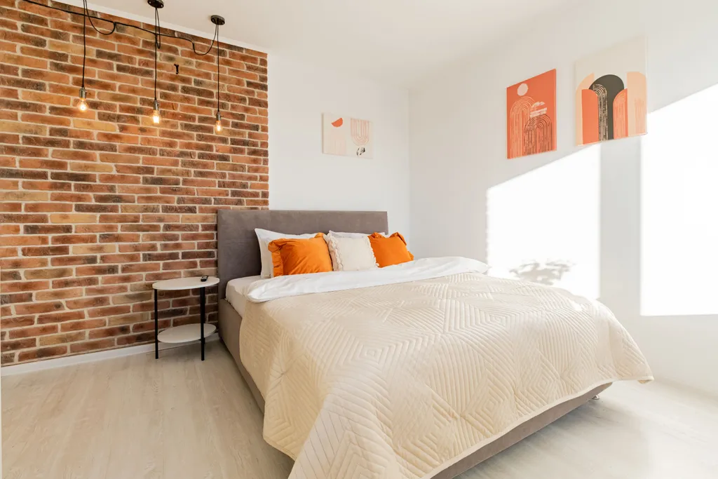 Светлая студия в центре