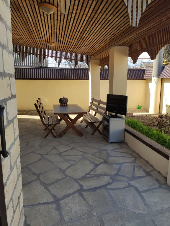 Двухэтажный уютный коттедж на берегу моря с садом