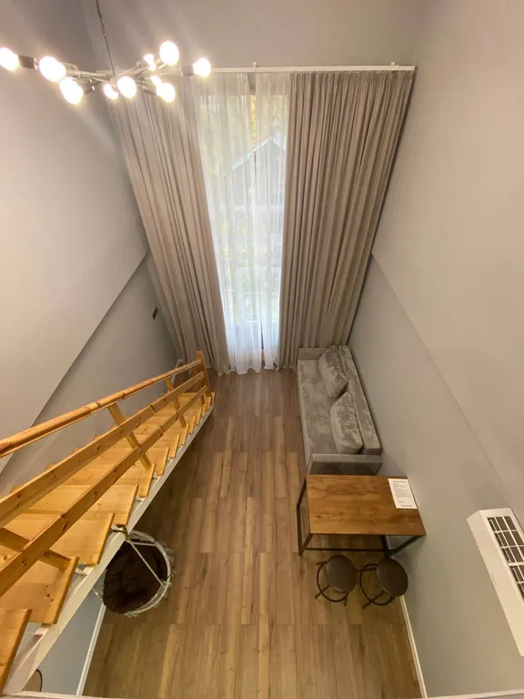 Двухуровневые апартаменты рядом с Цирком